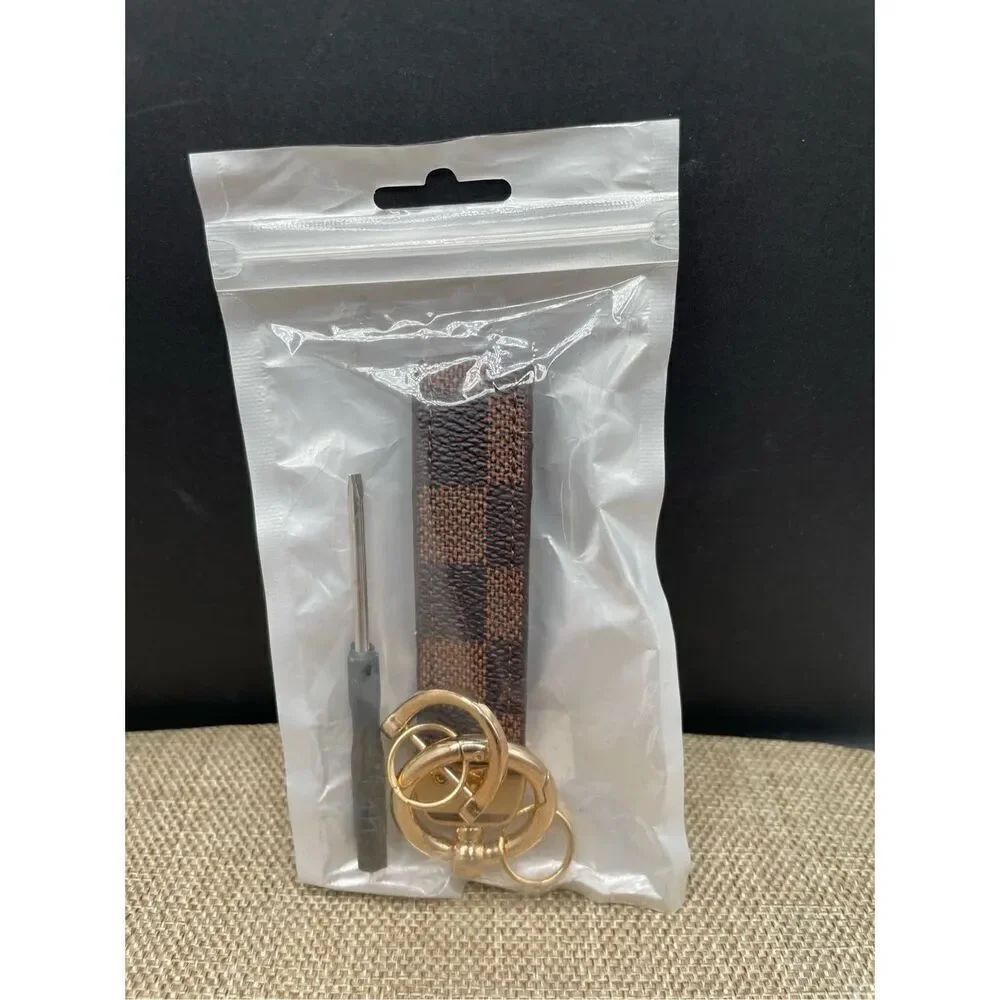 Top Quality Fashion Cowhide Wrist Strap Belt Designer Keyring Key with Tool NEW